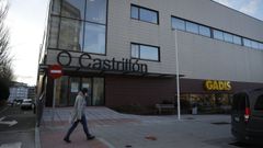 El polideportivo de O Castrill�n sigue a la espera de abrir