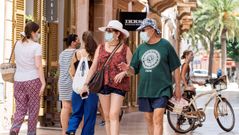 Turistas en el casco antiguo de Ciutadella, Menorca