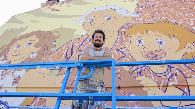 El artista, ayer, con una visi�n m�s detallada de la obra que tiene en marcha 