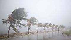 Fuertes rachas de viento causadas por el hurac�n �Irma� azotan las costas de Cuba