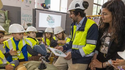 Presentaci�n para pequenos do CEIP do Pindo do libro infantil �A f�brica da Luz� 