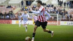 Bilal Kandoussi con los colores de la SD Logro��s