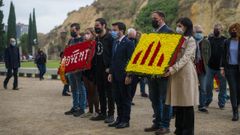 Pere Aragons y Oriol Junqueras, ayer, en la ofrenda floral ante la tumba del expresidente de la Generalitat Llus Companys.