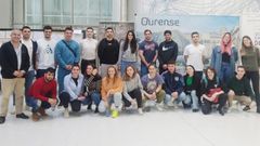 Patricio S�nchez (primero por la izquierda) con el alumnado del m�ster