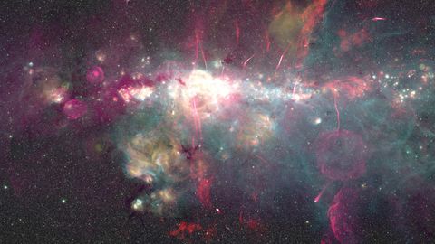 Imagen del centro gal�ctico obtenida a partir de las observaciones realizadas con distintos telescopios |�Ashley Barnes/Izaskun Jim�nez-Serra/Juan Garc�a de la Concepci�n