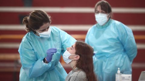 Madrid realiza un cribado con test de ant�genos entre los universitarios