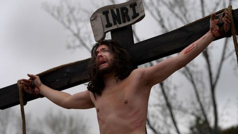 Representación del Vía Crucis en Infiesto