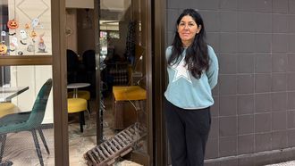 Asaltan el Don Churro de Ram�n y Cajal reventando la puerta con una alcantarilla