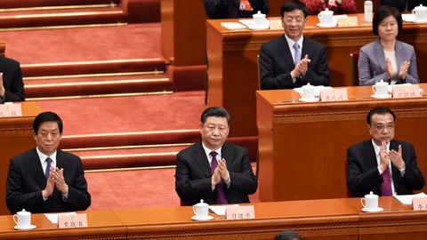 El presidente Xi Jinping, en el centro de la imagen, aplaude durante una de las intervenciones en la Conferencia Consultiva Pol�tica del Pueblo Chino 