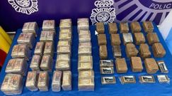 La mercanc�a, destinada a la venta, estaba repartida en dos turismos.