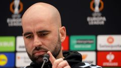 El entrenador del Celta Claudio Gir�ldez, en la rueda de prensa previa al partido ante el Estrella Roja.