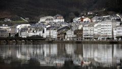 Viviendas conocidas por sus galer�as en Viveiro, levantadas frente a la r�a