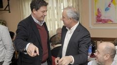 Jos� Ram�n G�mez Besteiro, con Pachi V�zquez, en un acto del PSOE en Lal�n. 