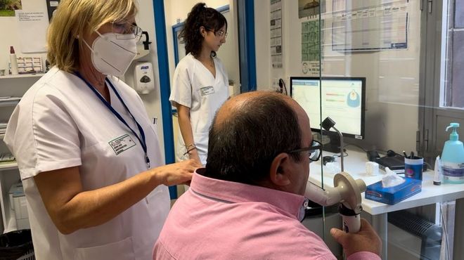 La espirometr�a (en la imagen) es una de las pruebas utilizadas para diagnosticar una enfermedad pulmonar intersticial difusa.