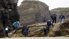 Turistas en la playa de As Catedrais, en una imagen de archivo