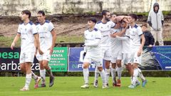 El Boiro celebra un gol en el encuentro contra el Ribadeo.