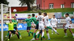 Imagen del partido de la primera vuelta entre el Noia y el San Tirso, disputado en el Julio Mato Matito.