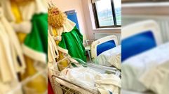 La tradicional visita de los Reyes Magos a la planta de maternidad del hospital de Monforte estuvo este a�o m�s animada de lo habitual. Los esperaban seis beb�s