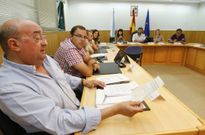 Fondo muestra el recorte de La Voz con la noticia en la que Carballido hablaba de los sueldos. 