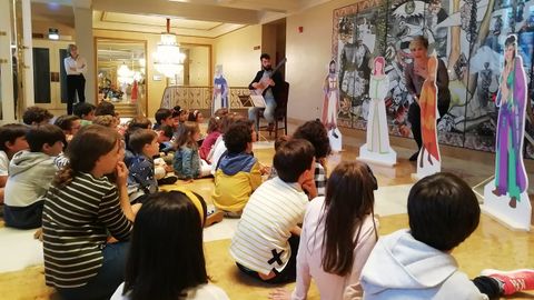 Noche blanca en Oviedo.Los ni�os en el espect�culo �Rinaldo en 3D�, en el Campoamor