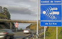 El radar de tramo tambi�n est� situado en Arteixo, cerca de las obras, y limita a 100 kil�metros por hora la velocidad m�xima, adem�s de generar miles de multas. 