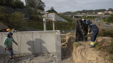 Obreros trabajando en Ames, el segundo municipio con peor comportamiento del empleo fue Ames (1.236), con 78 parados m�s.