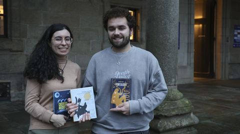 Sandra y Adri�n muestran sus �ltimas novelas, publicadas con Galaxia, as� como una antolog�a en la que ambos participaron.