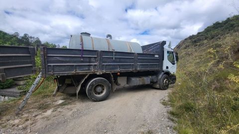 El cami�n con a cuba municipal encargado del suministro de agua en Salas