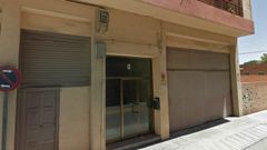 Portal del edificio donde apareci� el cuerpo en la maleta