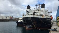 Cablero, atracado en el puerto de A Coru�a