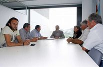 Cores Tour�s con representantes de la plantilla de Construcciones Crespo, la semana pasada. 