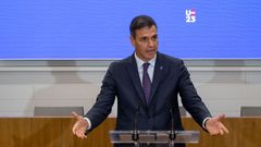 El presidente en funciones, Pedro S�nchez, en la sede del CEOE.