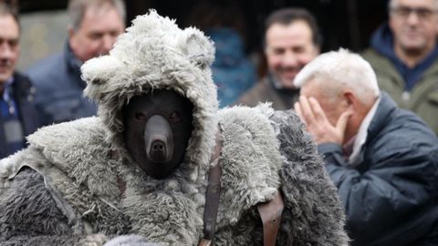 El Oso de Salcedo visitó el Entroido Ribeirao