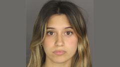 La docente detenida por enviar imgenes desnuda a un alumno menor en una fotografa policial.