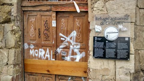 Entrada al refugio aéreo de Cimavilla