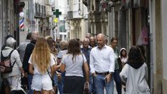 Calle abarrotada en el centro de Viveiro