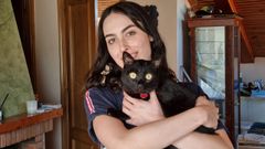 La ourensana Ant�a Fern�ndez encuentra a su gato Tomate