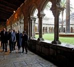 <span lang= es-es >Con la obra finalizada</span>. El alcalde y el delegado del Gobierno, a 	la izquierda, en su visita al claustro el 14 de diciembre.