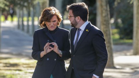 La vicepresidenta primera del Gobierno, Carmen Calvo, con el nmero dos de la Generalitat, Pere Aragons