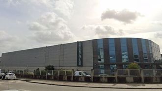 Fachada de la planta de O Porri&ntilde;o, donde fabrican sistemas para enfriar gases de escape.