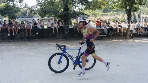 Edicin 2025 del triatln de Allariz, que tuvo que ser duatln por la suspensin de pruebas acuticas y nuticas debido a los incendios forestales.