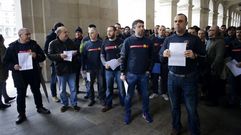 Los bomberos de A Coru�a protestan en Mar�a Pita por su situaci�n laboral