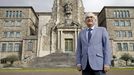 Manuel Martn Gmez, ante el Seminario Menor de Santiago, en el ao 2019
