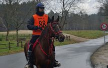 Adri�n Casta�er comenz� a montar a caballo con tan solo tres a�os y apunta muy alto en la h�pica gallega