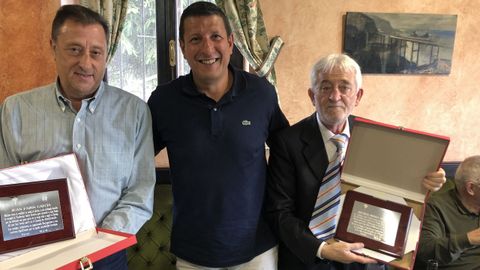 Juan Pazos, Jorge Silveira y Gerardo Molina, en el homenaje en la sede de A Fame Negra