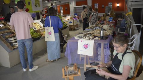 Mercado agroecológico de A Estruga en la plaza de abastos de Vilalba