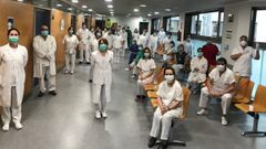 Parte del equipo del centro de salud de Atenci�n Primaria de la Casa del Mar manteniendo la distancia de seguridad frente al coronavirus