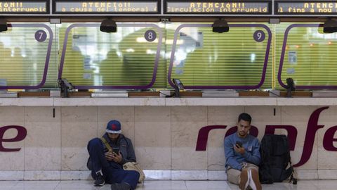 El servicio de Rodalies de Cataluña, suspendido por el paso de la dana