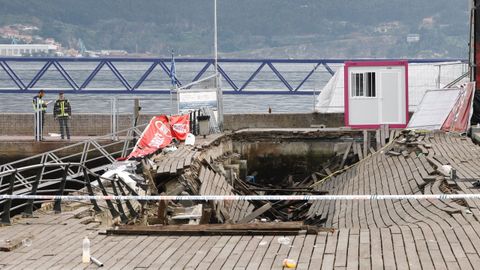 Foto tomada el 13 de agosto del 2018, al da siguiente del accidente en el que se hundi el muelle de madera donde se celebraba O Marisquio.