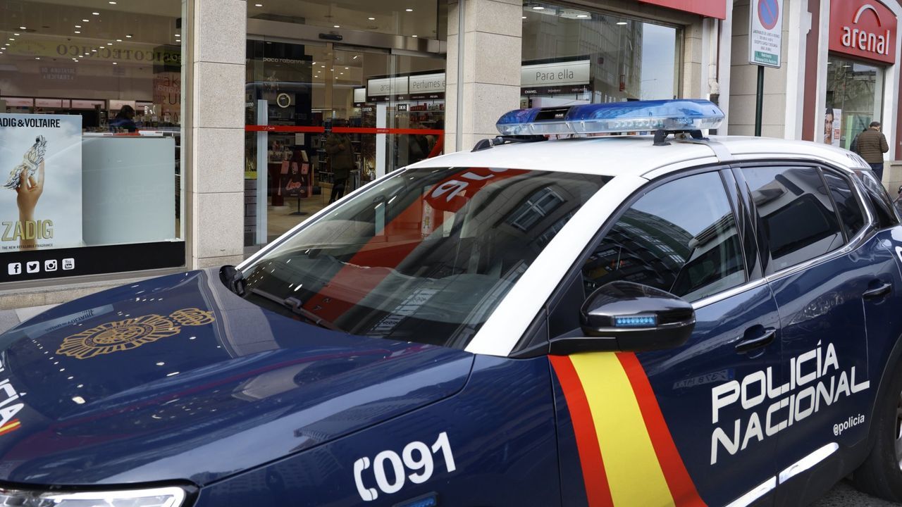 Un hombre asesina a su pareja en un centro comercial de Murcia
